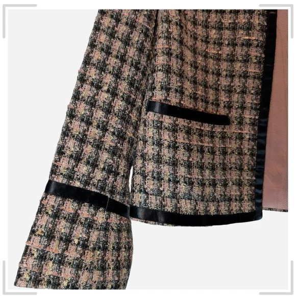 Pre-owned Chic Women's Tweed Jacket - Black and Cream - Picture 3 of 10